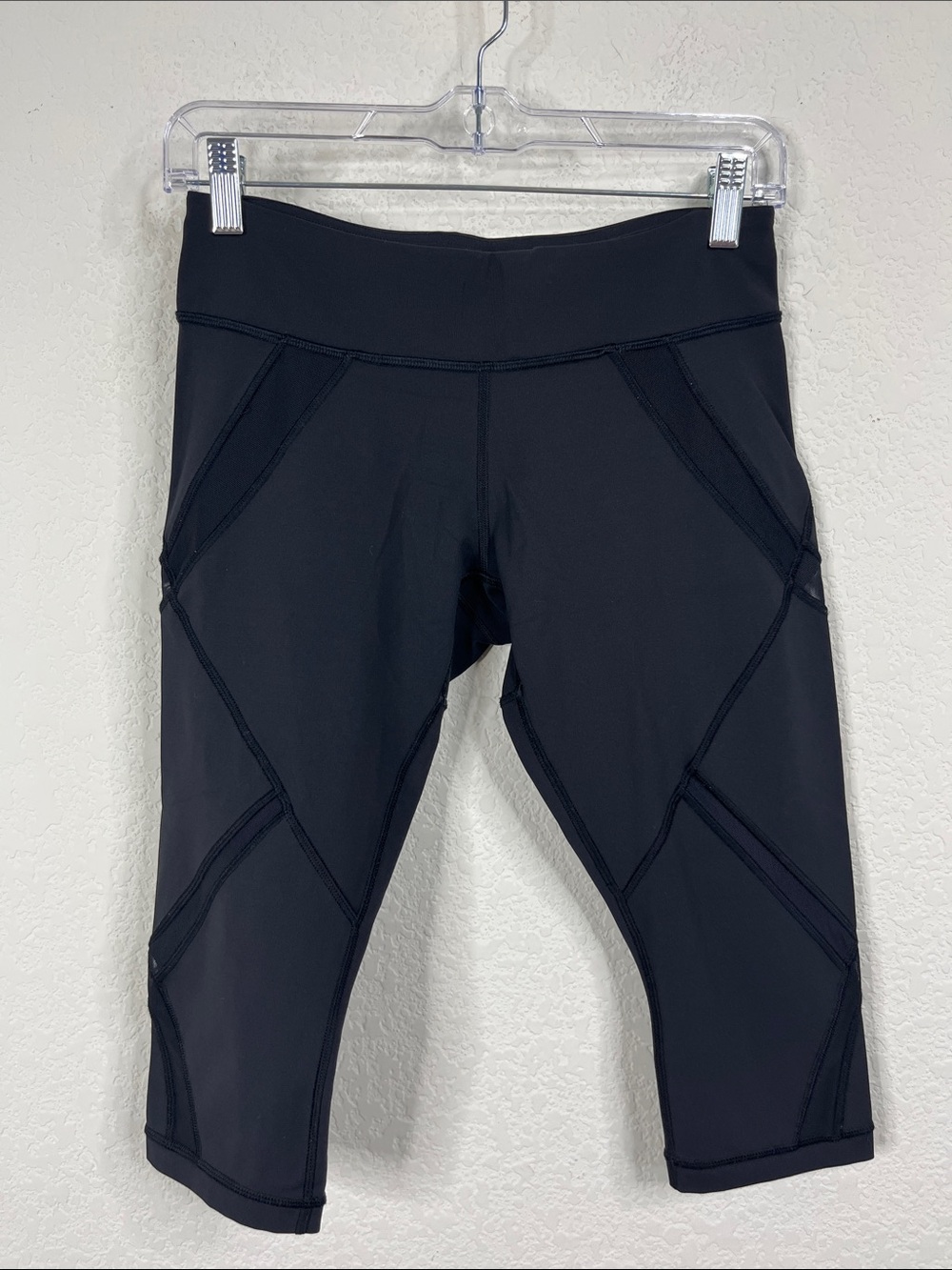 Lululemon Mesh Diagonal Stripe *17" Black Cropped Logo Back Hips